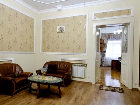 комерційна за адресою Євгена Коновальця вул. (), 20