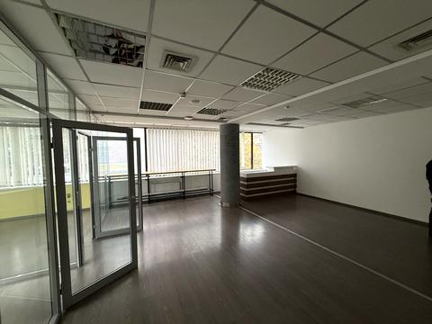 комерційна за адресою Володимирська вул., 73