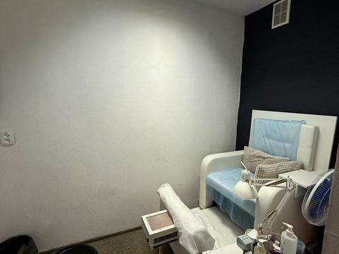 комерційна за адресою Ревуцького вул., 23