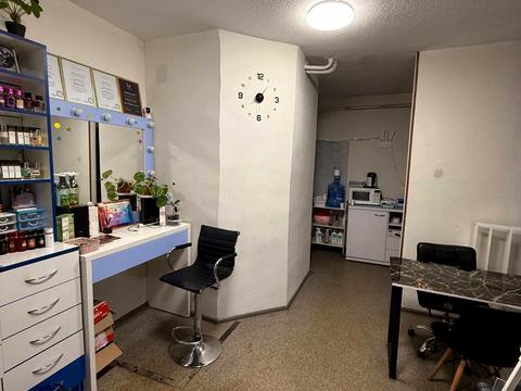 комерційна за адресою Ревуцького вул., 23