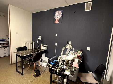 комерційна за адресою Ревуцького вул., 23