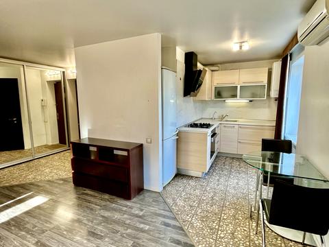 квартира за адресою Квартальна вулиц вул. (Гладкова), 16