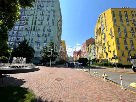 комерційна за адресою Регенераторна вул., 4 к7