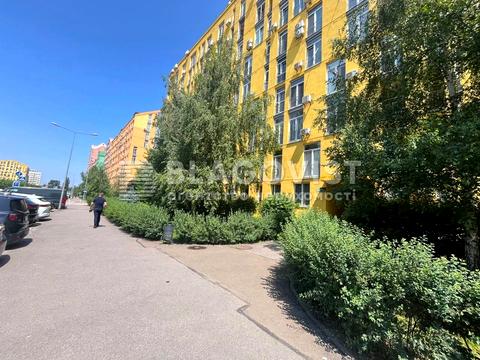 комерційна за адресою Регенераторна вул., 4 к7