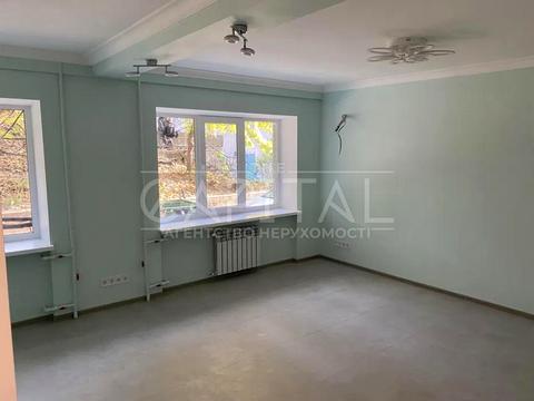 комерційна за адресою Білоруська вул., 10/18