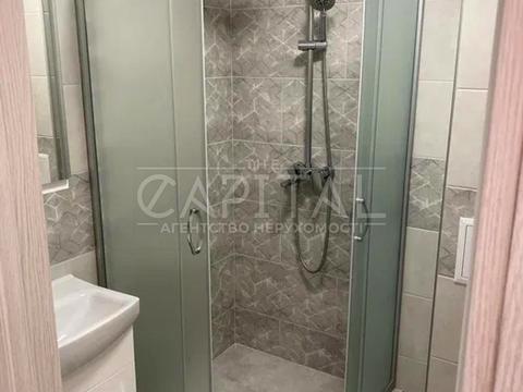 комерційна за адресою Білоруська вул., 10/18