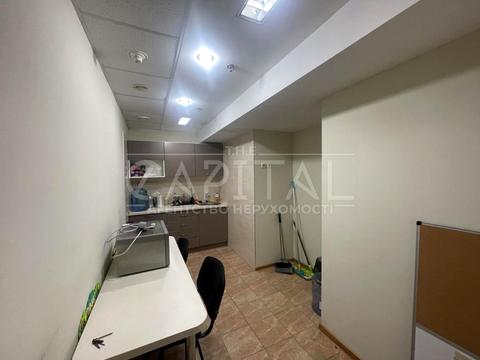 комерційна за адресою Богдана Хмельницького вул., 52