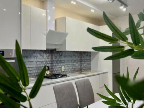 квартира по адресу Левка Лукʼяненка ул. (Василия Жуковского), 16, 18, 20, 24