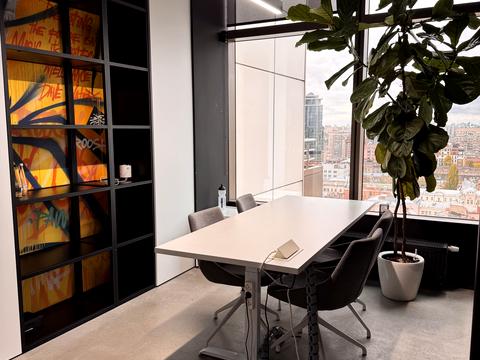 комерційна за адресою Богдана Хмельницького вул., 19/21