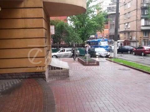 комерційна за адресою Дмитрівська вул., 69