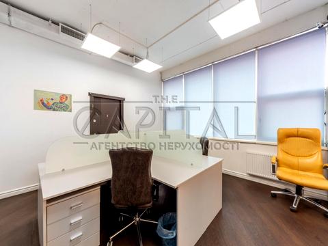 комерційна за адресою Євгена Коновальця вул. (Щорса), 44