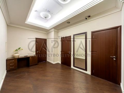 комерційна за адресою Євгена Коновальця вул. (Щорса), 44