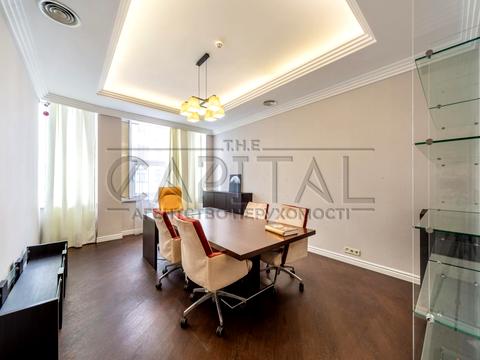 комерційна за адресою Євгена Коновальця вул. (Щорса), 44