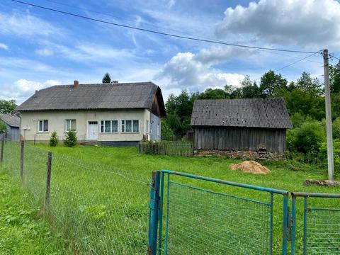 будинок за адресою с. Лопушанка-Хомина, Центральна вул., 46а