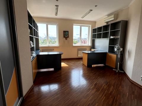 комерційна за адресою Городоцька вул., 233