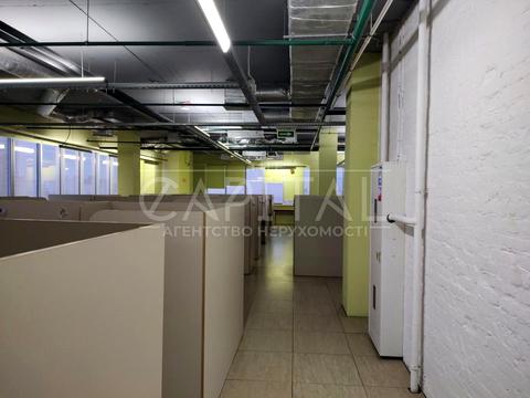 комерційна за адресою Вацлава Гавела бульв. (Івана Лепсе), 1/28