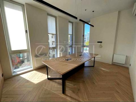 комерційна за адресою Антоновича вул. (Горького), 44