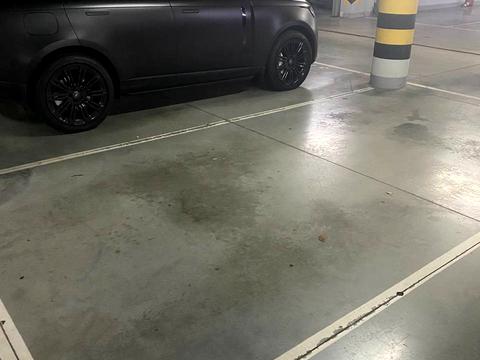 паркомісце за адресою Андрія Верхогляда вул. (Михайла Драгомирова), 20