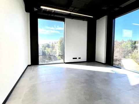 коммерческая по адресу Стельмаха Михаила ул., 3