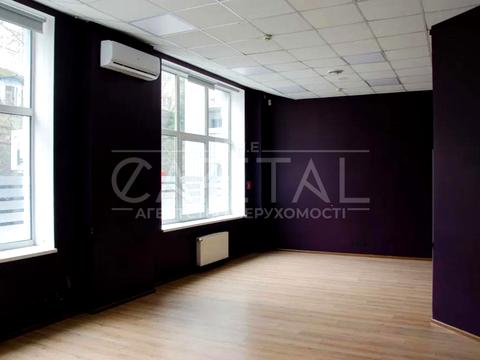 комерційна за адресою Юрія Іллєнка вул. (Мельникова), 1