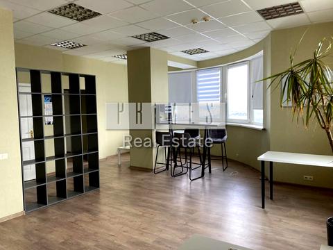 коммерческая по адресу Юрія Іллєнка, 18б