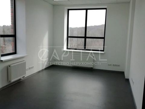 комерційна за адресою Красилівська вул., 7