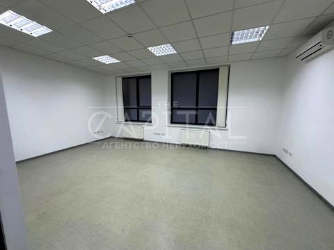 комерційна за адресою Красилівська вул., 7