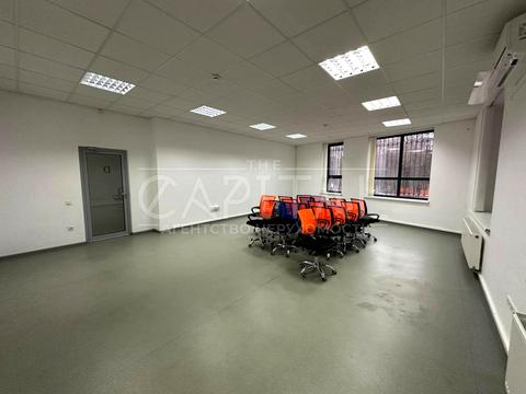 комерційна за адресою Красилівська вул., 7