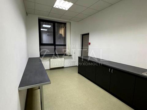 комерційна за адресою Красилівська вул., 7