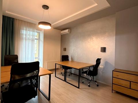 комерційна за адресою Євгена Коновальця вул. (Щорса), 36-Е