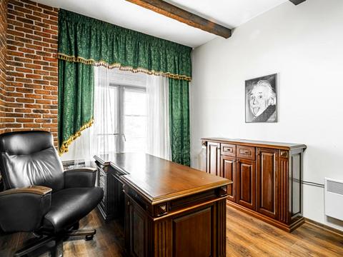 комерційна за адресою Оболонська вул., 21