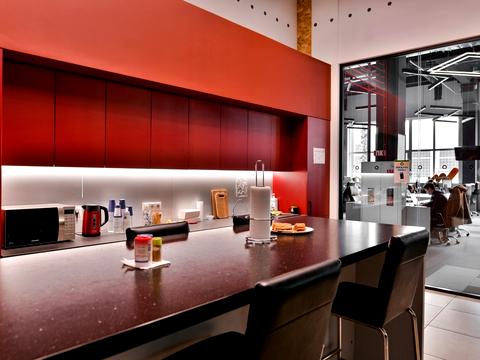 комерційна за адресою Володимирська вул., 101