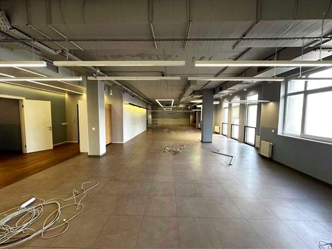 комерційна за адресою Спаська вул., 5