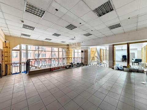 комерційна за адресою Павлівська вул., 18