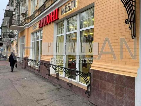 комерційна за адресою вул. Верхній Вал, 30