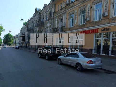 комерційна за адресою вул. Верхній Вал, 30