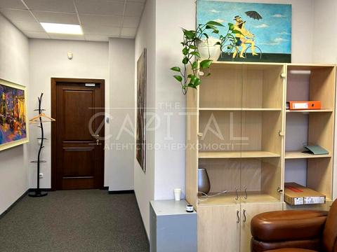 комерційна за адресою Польова вул., 24