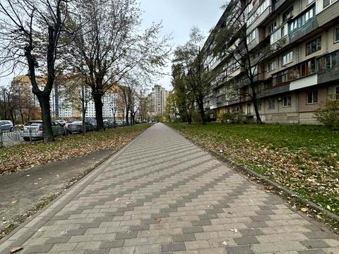 комерційна за адресою Павла Тичини просп., 9