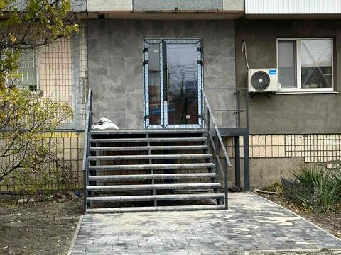 комерційна за адресою Павла Тичини просп., 9