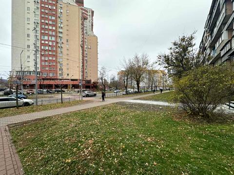 комерційна за адресою Павла Тичини просп., 9