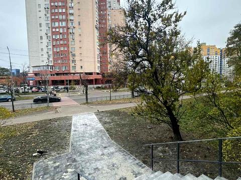 комерційна за адресою Павла Тичини просп., 9