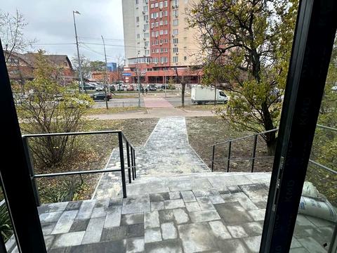 комерційна за адресою Павла Тичини просп., 9