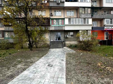 комерційна за адресою Павла Тичини просп., 9