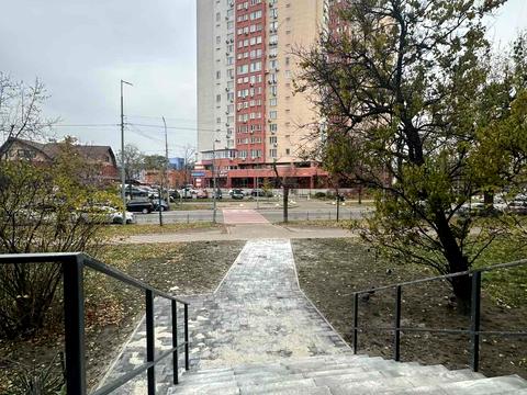 комерційна за адресою Павла Тичини просп., 9