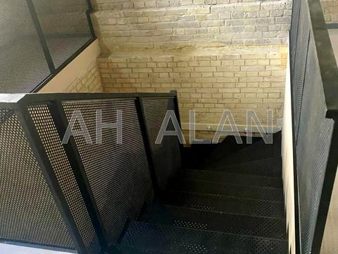 коммерческая по адресу Ивана Мазепы ул. (Январского Восстания), 1