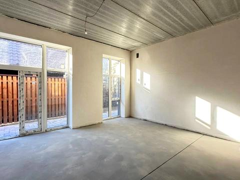 комерційна за адресою Літературна вул. (Чехова), 7