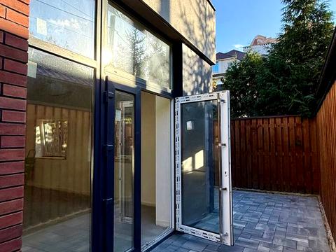 комерційна за адресою Літературна вул. (Чехова), 7