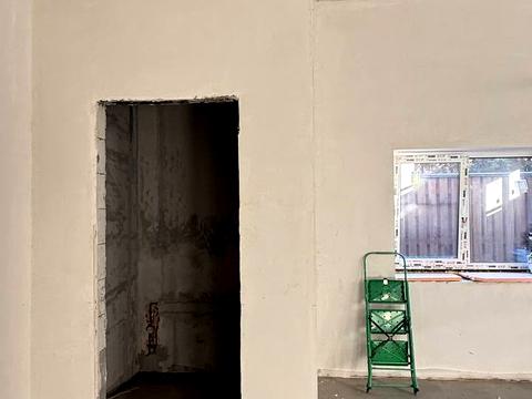 комерційна за адресою Літературна вул. (Чехова), 7