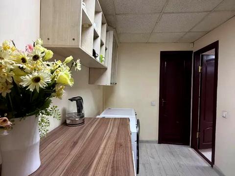 комерційна за адресою Володимира Вернадського вул. (Дзержинського), 19/21