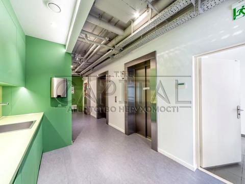 комерційна за адресою Саксаганського вул., 70/16